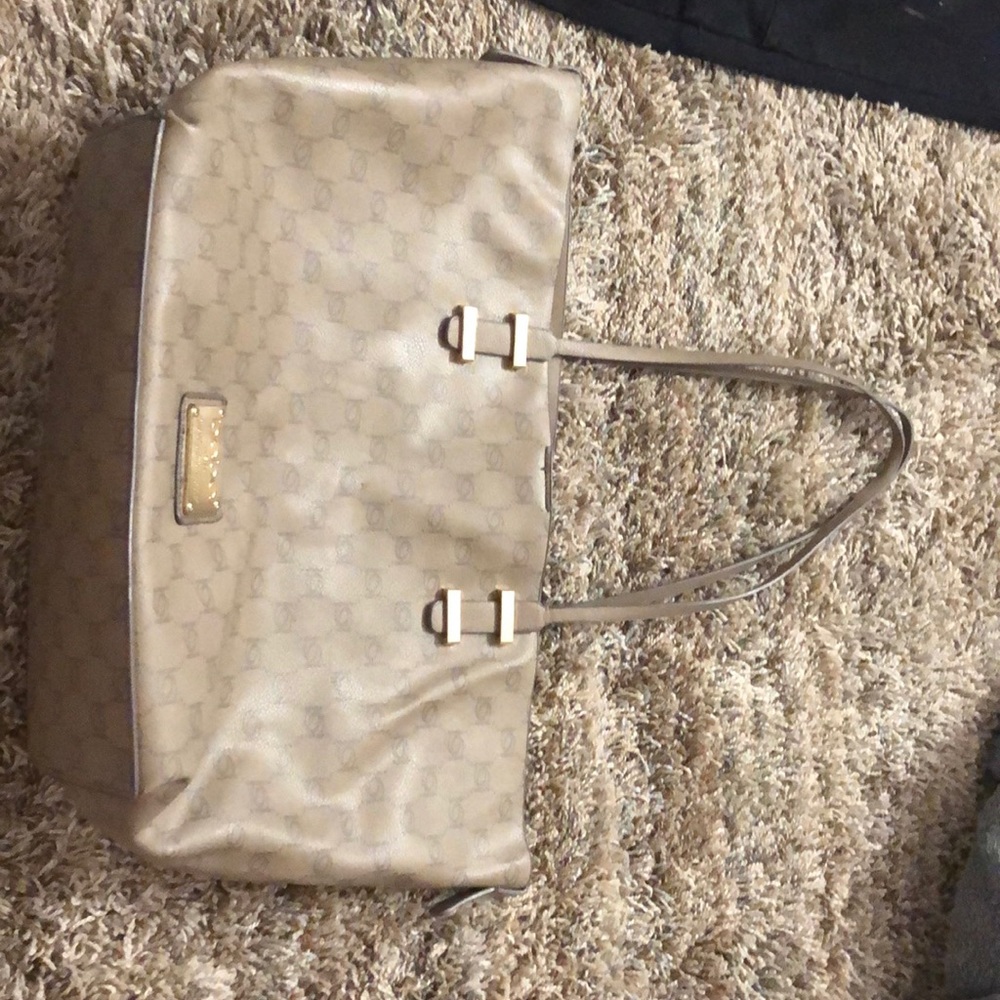 Bebe tote